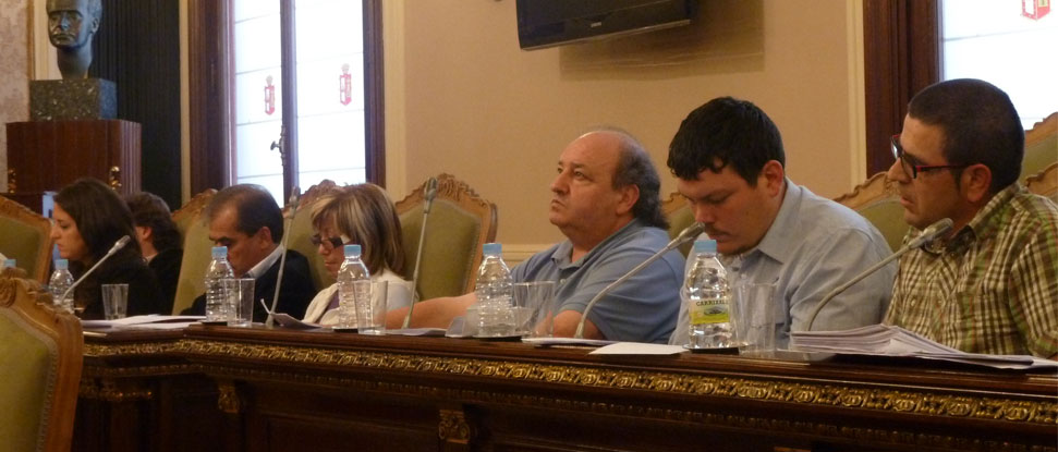 El PSOE pide a la Diputación que se comprometa a no reducir recursos para combatir la violencia de género