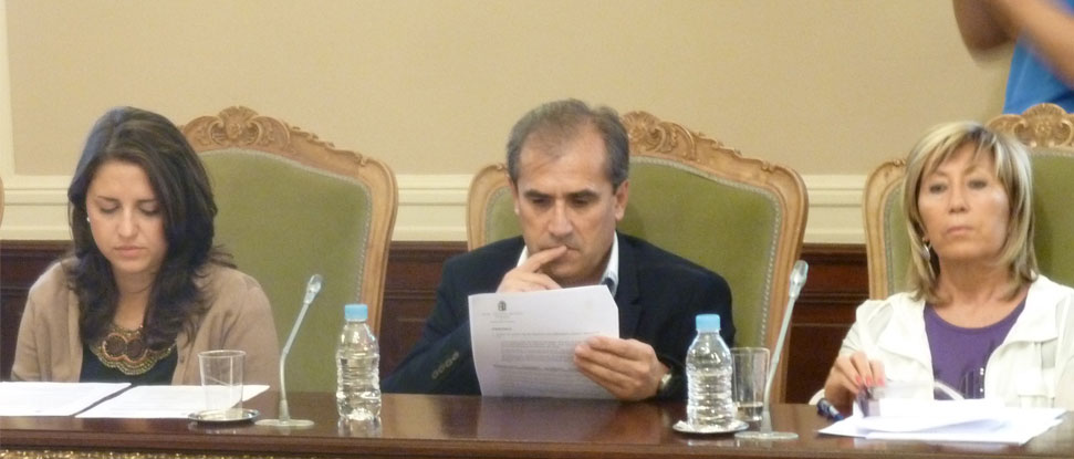 La Diputación apoya la moción del PSOE que insta a no reducir presupuestos, servicios ni recursos contra la violencia de género