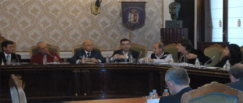 El PSOE volverá a pedir a la Diputación que rebaje el precio público de las residencias y una declaración institucional en contra del fracking