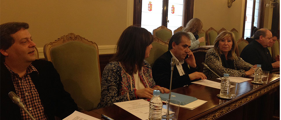 Jiménez reitera que Rico debe poner orden en el Ayuntamiento, que reclama 450.000 euros a la Diputación por intereses de demora