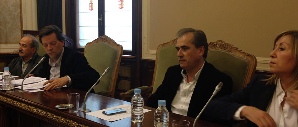 Urgimos a la Diputación que ordene el desbarajuste existente en el cobro de los precios públicos de las residencias de mayores