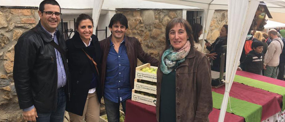 <p>Acompañamos a la alcaldesa de Cantabrana en la VI Feria de la Manzana Reineta del Valle de las Caderechas<font face=