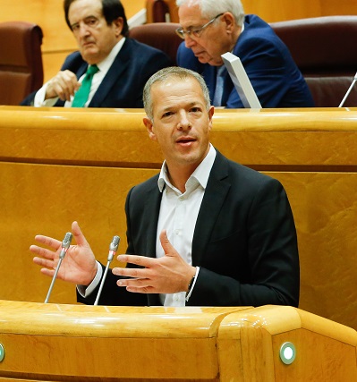 El PSOE acusa a Puigdemont de alimentar el independentismo con mentiras