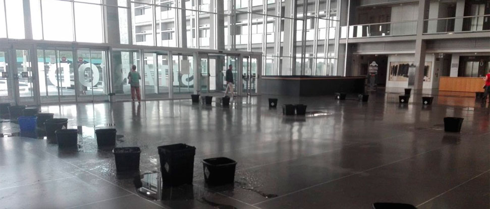 Pe&ntilde;a denuncia que &ldquo;el maravilloso hospital del que tanto presume el PP&rdquo; vuelve a sufrir goteras