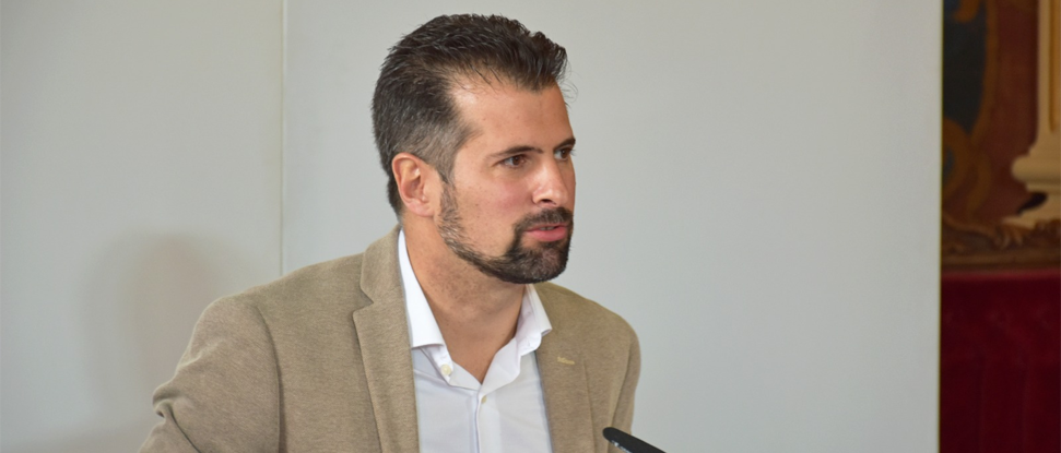 Tudanca urge recuperar la atenci&oacute;n presencial y la reapertura de todos los consultorios rurales, adem&aacute;s de exigir la retirada oficial del Plan Aliste