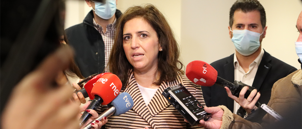 Pe&ntilde;a acusa al PP de invisibilizar a las v&iacute;ctimas de la violencia machista a cambio de sillones y sueldos en la Junta