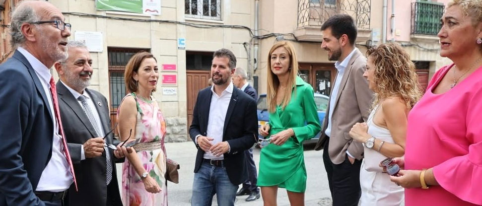 <div>Tudanca advierte que mientras la Junta est&aacute; a pol&eacute;micas est&eacute;riles el empleo y la industria bajan</div>