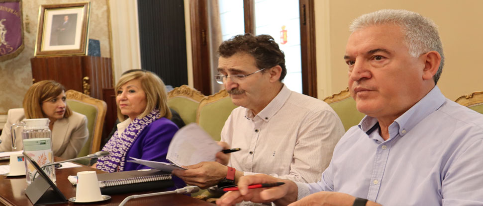 La Diputación acepta nuestra propuesta para la profesionalización de los parques de bomberos La Diputación acepta nuestra propuesta para la profesionalización de los parques de bomberos