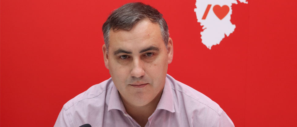 Morales pide a Quiñones que aproveche su asistencia a unas jornadas de alcaldes en Burgos para escucharles a ellos y a los profesionales que se juegan la vida en los incendios